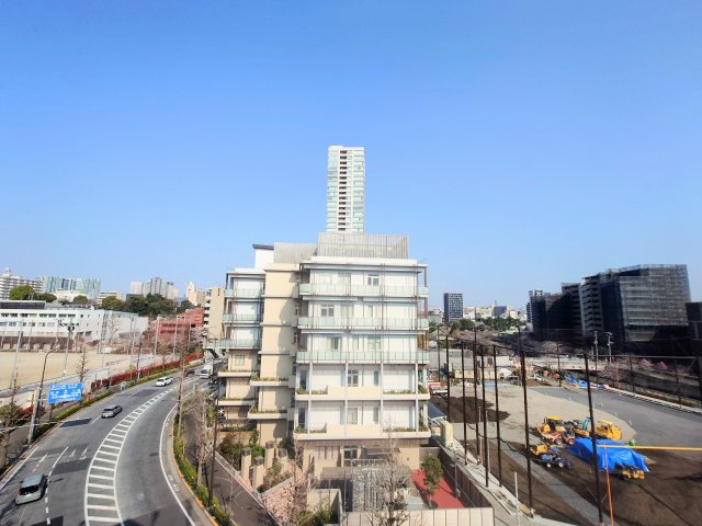 高い建物が無いので空が大きく広がります。