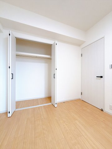 中部屋6帖、収納