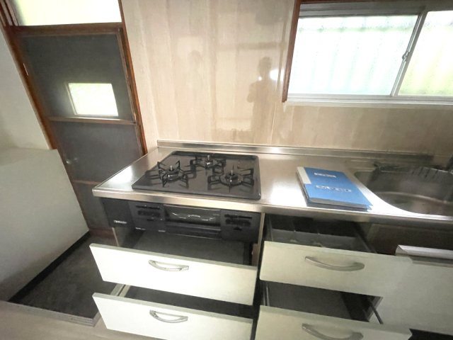 キッチンもきれいになっております。