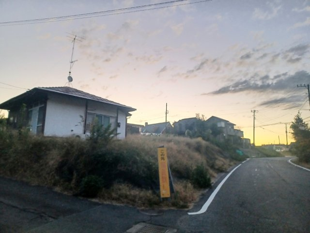 物件の詳細については、現地を見てわかること以外に、役所や法務局などで調べないとわからないことがあります。そのため、現地に行く場合は、もしこの物件を買ったらどのような生活ができるかをイメージしましょう。