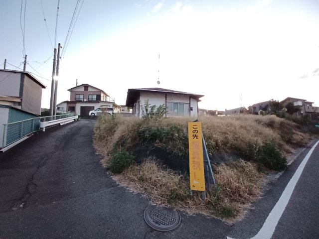 隣家の土地はどうなっているのか、生活利便施設が近くにあるのか、学校まで近いかなど、お客様のライフスタイルにあわせたイメージが重要です。また、近くにあると困る施設が近くにないかも確認するといいでしょう。