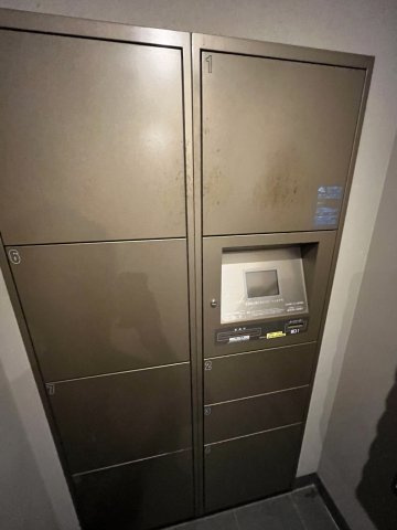 宅配ボックスがあり、不在時も安心です。