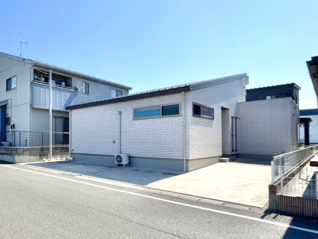 ■外観|シンプルで洗練されたデザインは住まう人の色に染まり、個性を映し出します♪本日見学可能(*＾＾*)