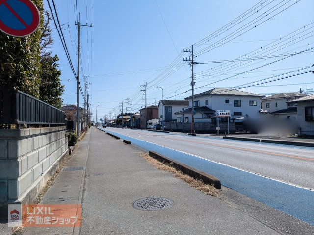 新里街道から少し入ったところにあります。