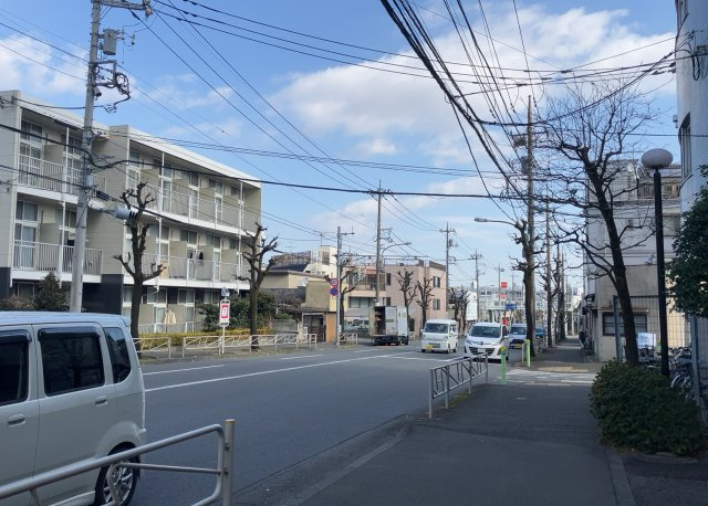 物件によっては、入居者が個人的に使用できる専用庭がついているものもあります。また、住宅の中にある土間の部分を庭と呼ぶこともあります。庭の用途は住む人によって変わり、それによってデザインもさまざまです。