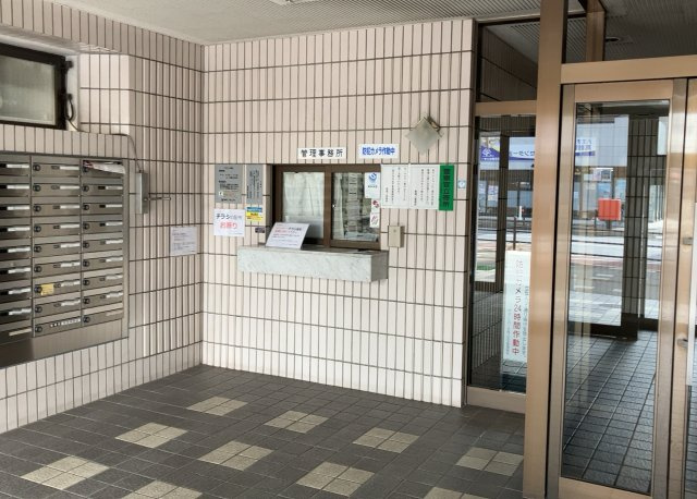 マンションのエントランスには、もともと風よけや防犯の役割がありますが、マンションによって宅配ボックスなどの設備が備わっている所もあります。日々の生活をイメージしながら生活しやすさをチェックしましょう。