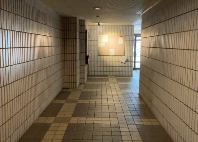 共用部分は、一棟の建物に住む区分所有者全員が共同で所有するとし、共用部分の管理、補修などは、区分所有者で形成される管理組合が行います。個人の判断で勝手に変更することはできませんので覚えておきましょう。