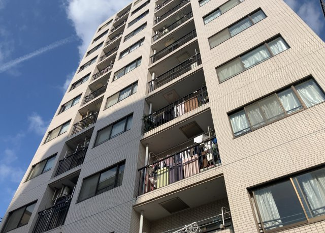 隣家の土地はどうなっているのか、生活利便施設が近くにあるのか、学校まで近いかなど、お客様のライフスタイルにあわせたイメージが重要です。また、近くにあると困る施設が近くにないかも確認するといいでしょう。
