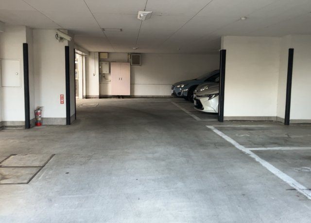 マンションの駐輪場は、事前に空きがあるか確認を取ると安心です。せっかく入居したのに駐輪スペースがない！なんてことになったら大変ですよね。そこで、内見時や購入前にはまず事前に確認しておくと良いでしょう。