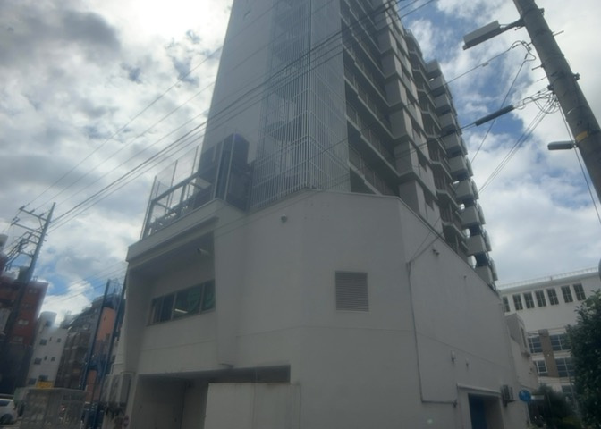 本物件は6階部分の住戸となっております。お庭の設備はありませんが、東南向きのバルコニーからは日当たりの良い景色を見渡すことができ、鉢植えの観葉植物などを置くことでグリーンを楽しむことが可能です。
