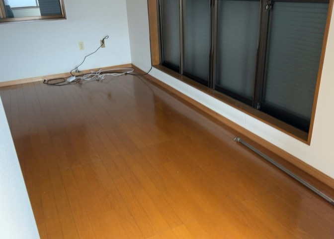 寝室でゆっくりと過ごすためにはベッド周りの適度な空間を担保することや窓の位置、照明の明るさ、寝室の広さなどを考える必要があります。自身や家族の構成とライフスタイルに併せて寝室にする部屋を選びましょう！
