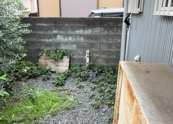 敷地内に散水栓や立水栓があると便利です。水道水を直接利用できるため、水を運ぶ手間を省くことが出来ます。大量の水を必要とする洗車作業や清掃などに役立ちます。その他設備とあわせて、現地でご確認ください。
