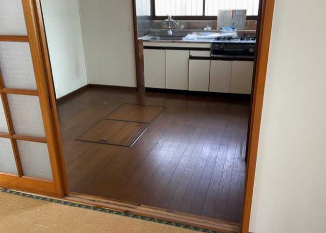 ダイニングにはダイニングテーブルセットなどを置くことが多く、間取りにおいて「D」と略記されますが、食事を作るときの作業場として使用したり、朝食を食べたりするときだけに使われるケースも少なくありません。