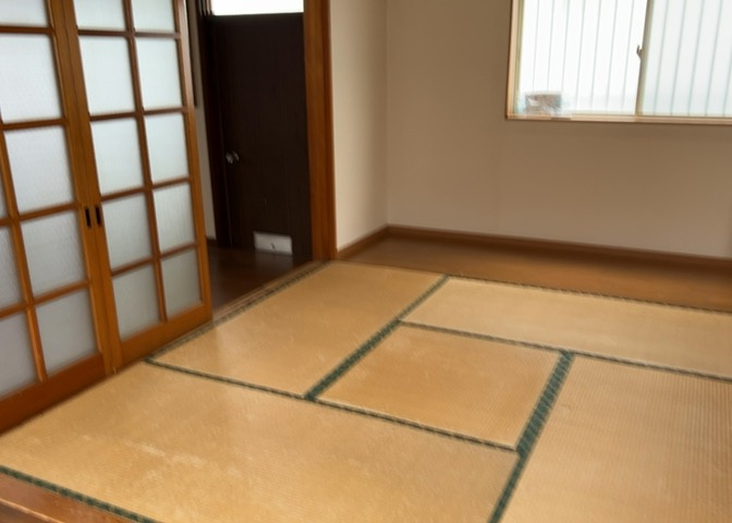 直線タイプはLとDKを一直線に並べた形で対面キッチンのタイプです。一般的なのでよく見かけるかもしれません。直線タイプに似た直接アイランドタイプは、キッチンとダイニングの間に壁がない分広く感じられます。