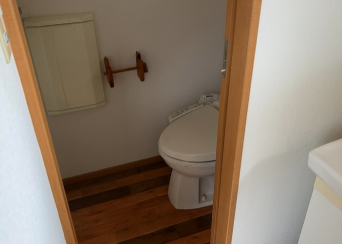トイレは大きさや形、機能、抗菌性などが異なる多種多彩なタイプが各メーカーから出ています。それぞれに良さがあるため、事前にどういったタイプのトイレがいいのかをご家庭内で決めて、内見に行くといいでしょう。