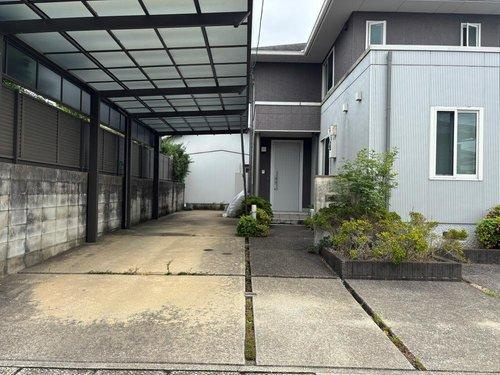 駐車6台可。　(視認性を高めるために備品類を削除する加工を行っております。)