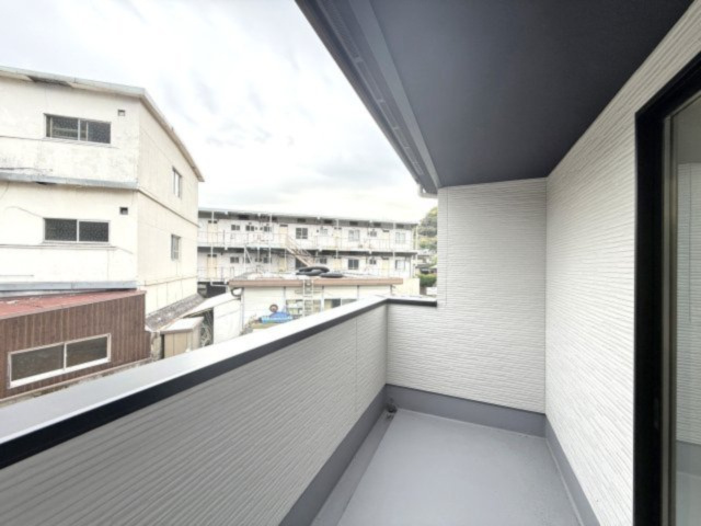 使い勝手のよいルーフワイドバルコニー