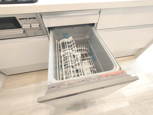 【食洗機】　手肌に優しく、家事の時短にもなる食洗機を完備。