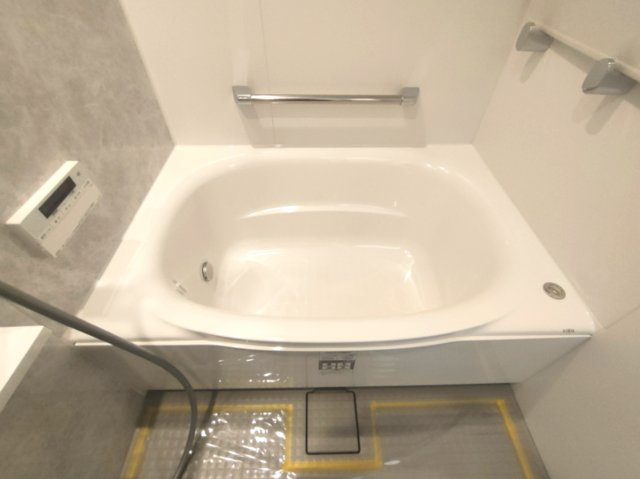 【浴室】　ゆったりとした時間とともに、一日の疲れを癒すバスルーム。