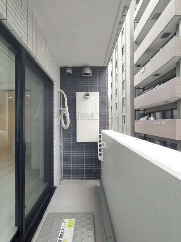 【バルコニー】　充分な広さが確保されたバルコニー。