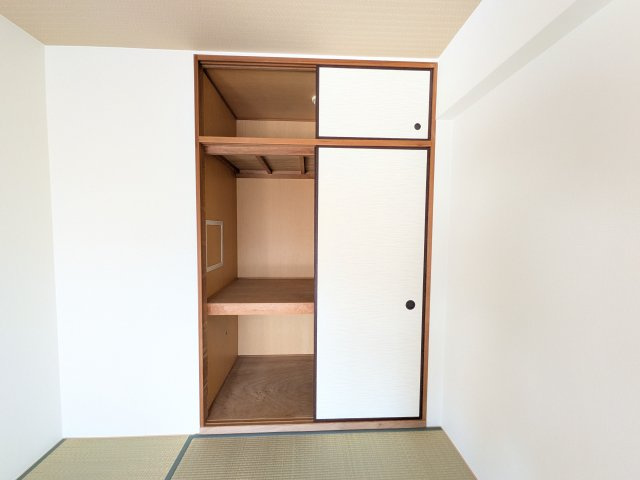 和室にも押し入れがあります