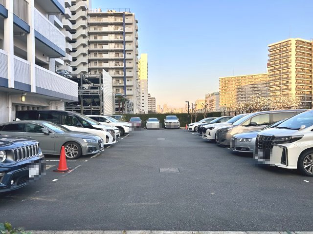 【敷地内駐車場】最新の空き状況や費用などの詳細は担当スタッフまでお問い合わせください。