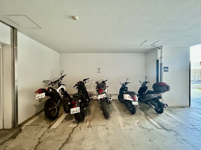 【バイク置場】最新の空き状況や費用などの詳細は担当スタッフまでお問い合わせください。