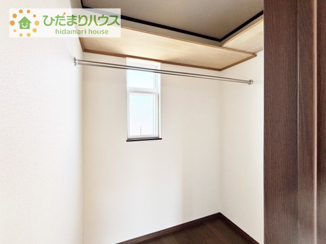 小物類から掃除機やシーズンオフの暖房器具といった大きいものまで1か所に収納できる、機能的な大容量ウォークインクローゼット付き(^^♪