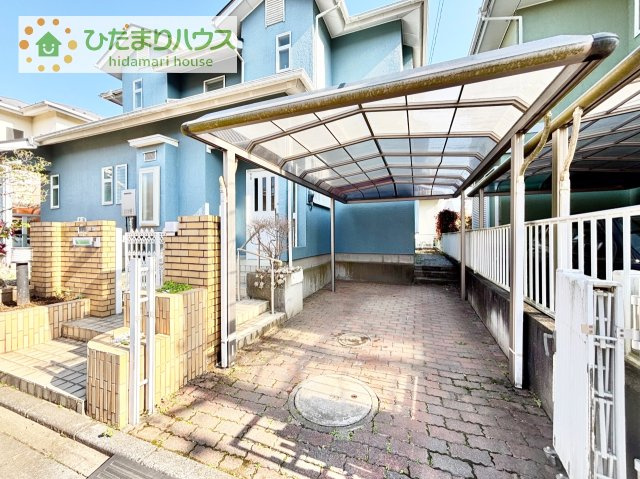 カーポート付で雨の日でも乗り降りラクラク♪