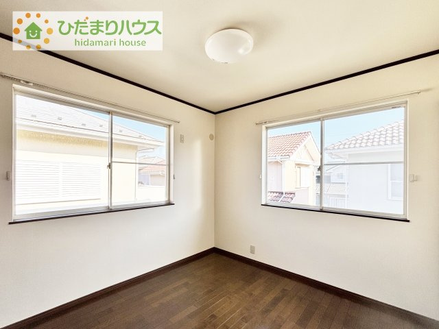 机にベットを置けば子供部屋の完成です！