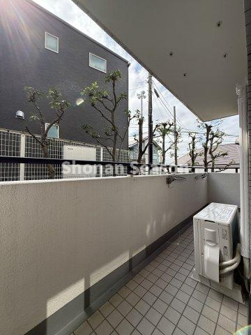 天候を気にせず使いやすいインナーバルコニーです。　　　　　　　　　　洗濯物干しなど、毎日の家事にも重宝しそうです。