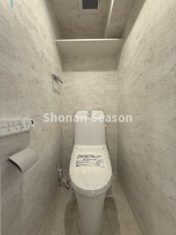 快適な使い心地が嬉しい温水洗浄便座付きトイレに新規交換済み！　　　　毎日の生活をさりげなくサポートしてくれる設備です。