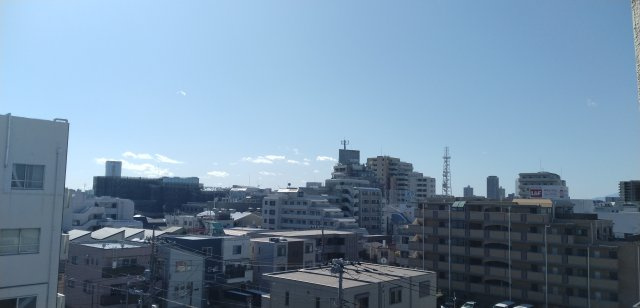 バルコニー全面は遮るものが少なく、陽当たりも良好です