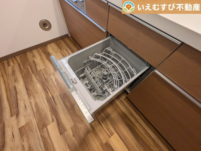 食器洗乾燥機付で忙しいママをサポート　洗い物時間が短縮できて、その分家族や自分の時間が増えますね♪