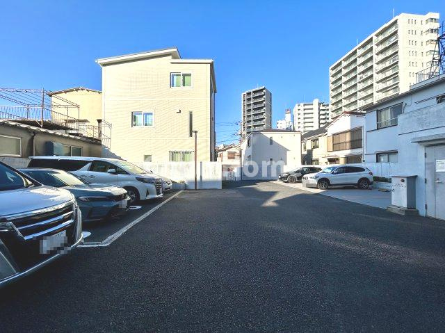 【敷地内駐車場】最新の空き状況や費用などの詳細は担当スタッフまでお問い合わせください。