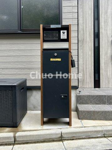 留守中に便利な宅配ボックス完備