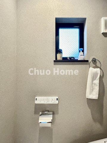 【ウォシュレット】清潔に使いたいお手洗いには最適な設備です。もちろんウォームレットも標準装備です。
