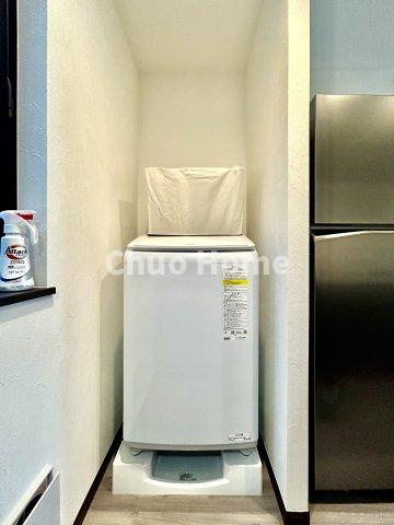 【ランドリースペース】担当者がスケールを持ち歩いておりますので、ご見学時には現在お使いの洗濯機などがきちんと収まるかなどもチェックして下さい。見学前に測っておくと非常に便利だと思います。
