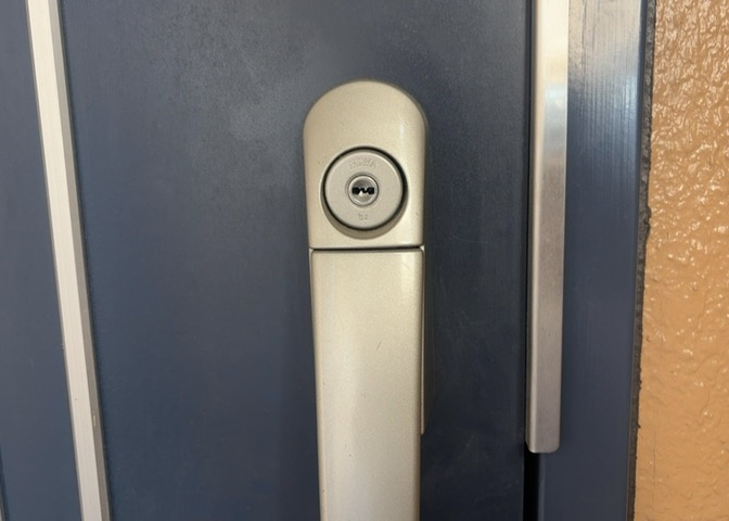 室内の防犯設備もチェックしましょう！モニター付きインターホンが設置されているか、防犯シャッターが設備されているか、ベランダに人が上がってきにくい高さかなどチェックしておくと入居後も安心できるでしょう。