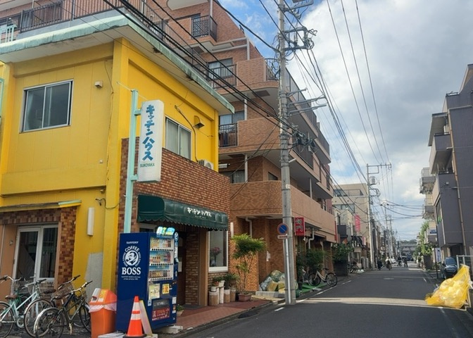 隣家の土地はどうなっているのか、生活利便施設が近くにあるのか、学校まで近いかなど、お客様のライフスタイルにあわせたイメージが重要です。また、近くにあると困る施設が近くにないかも確認するといいでしょう。