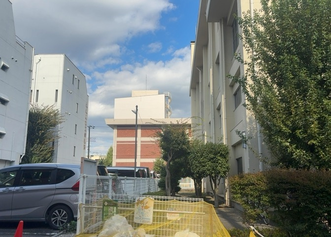 景色重視でお家選ぶをするとスーパーが遠い！学校が遠い！など生活をするうえで利便性で困ることもあります。まず一度現地を見学する際に、周辺の施設などがあるかを確認し、暮らし始めた後のことを想像しましょう。