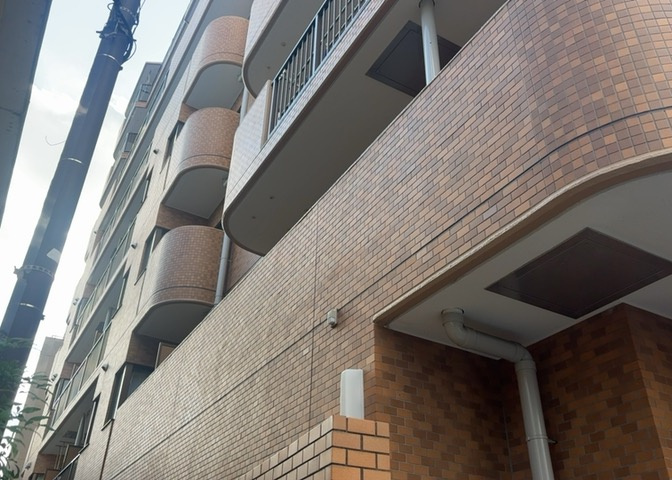 マンションの駐輪場は、事前に空きがあるか確認を取ると安心です。せっかく入居したのに駐輪スペースがない！なんてことになったら大変ですよね。そこで、内見時や購入前にはまず事前に確認しておくと良いでしょう。