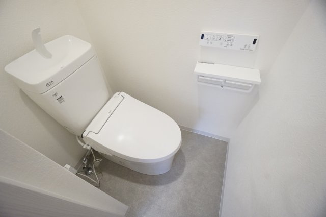 トイレです。　あると嬉しいウォシュレット付きです！