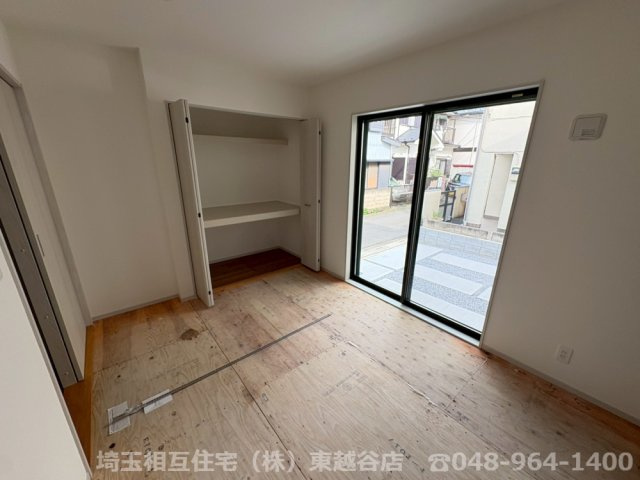 2号棟　全居室に収納がある4LDK！家事動線を考慮した水回りの集中した間取りです！駐車スペース2台可(車種による)！弥栄小学校まで徒歩約11分(830ｍ)！お気軽にお問い合わせください！