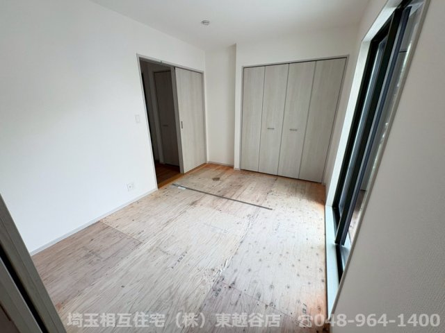 2号棟　全居室に収納がある4LDK！家事動線を考慮した水回りの集中した間取りです！駐車スペース2台可(車種による)！弥栄小学校まで徒歩約11分(830ｍ)！お気軽にお問い合わせください！