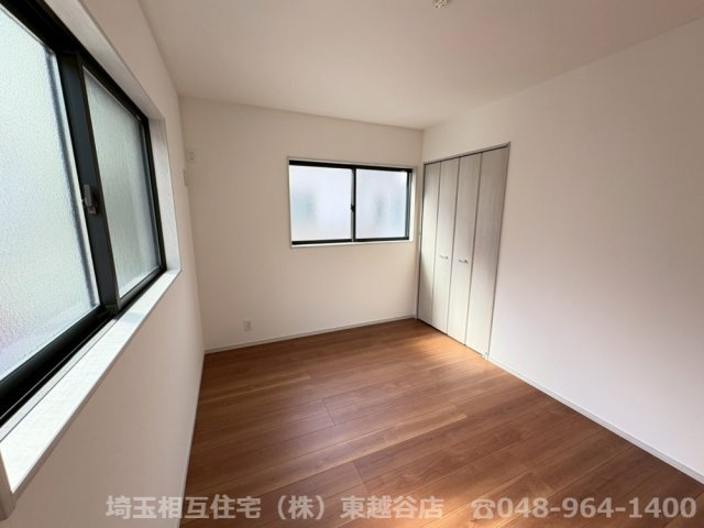 2号棟　全居室に収納がある4LDK！家事動線を考慮した水回りの集中した間取りです！駐車スペース2台可(車種による)！弥栄小学校まで徒歩約11分(830ｍ)！お気軽にお問い合わせください！