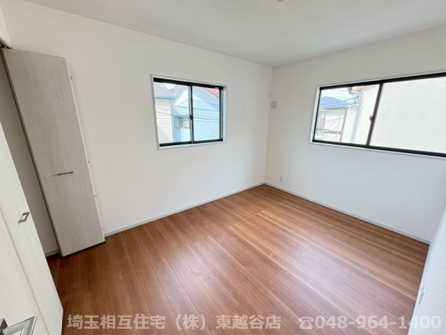 2号棟　全居室に収納がある4LDK！家事動線を考慮した水回りの集中した間取りです！駐車スペース2台可(車種による)！弥栄小学校まで徒歩約11分(830ｍ)！お気軽にお問い合わせください！