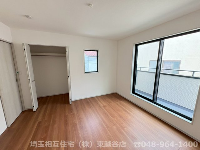 2号棟　全居室に収納がある4LDK！家事動線を考慮した水回りの集中した間取りです！駐車スペース2台可(車種による)！弥栄小学校まで徒歩約11分(830ｍ)！お気軽にお問い合わせください！