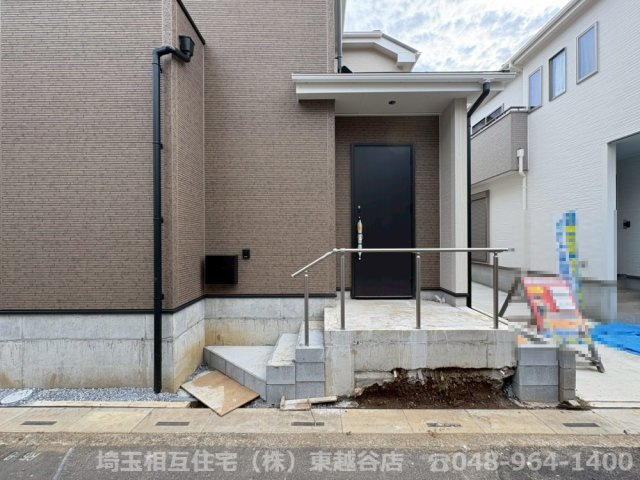 2号棟　全居室に収納がある4LDK！家事動線を考慮した水回りの集中した間取りです！駐車スペース2台可(車種による)！弥栄小学校まで徒歩約11分(830ｍ)！お気軽にお問い合わせください！