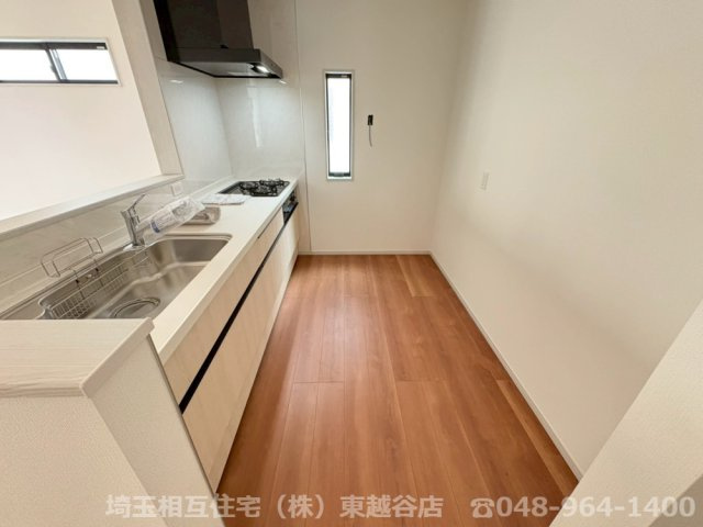 2号棟　全居室に収納がある4LDK！家事動線を考慮した水回りの集中した間取りです！駐車スペース2台可(車種による)！弥栄小学校まで徒歩約11分(830ｍ)！お気軽にお問い合わせください！